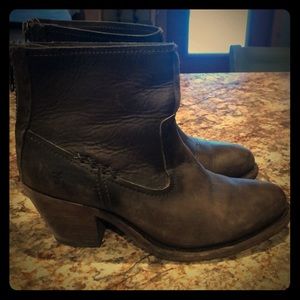 Super cute Frye booties